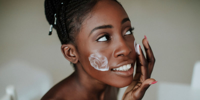 5 façons de prendre soin de votre peau avant d’aller au lit