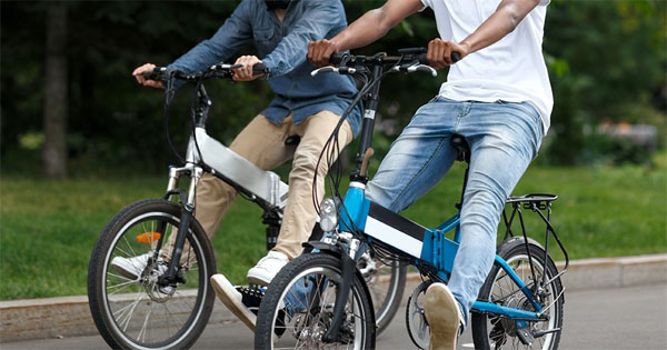 Les avantages d’utiliser des vélos électriques