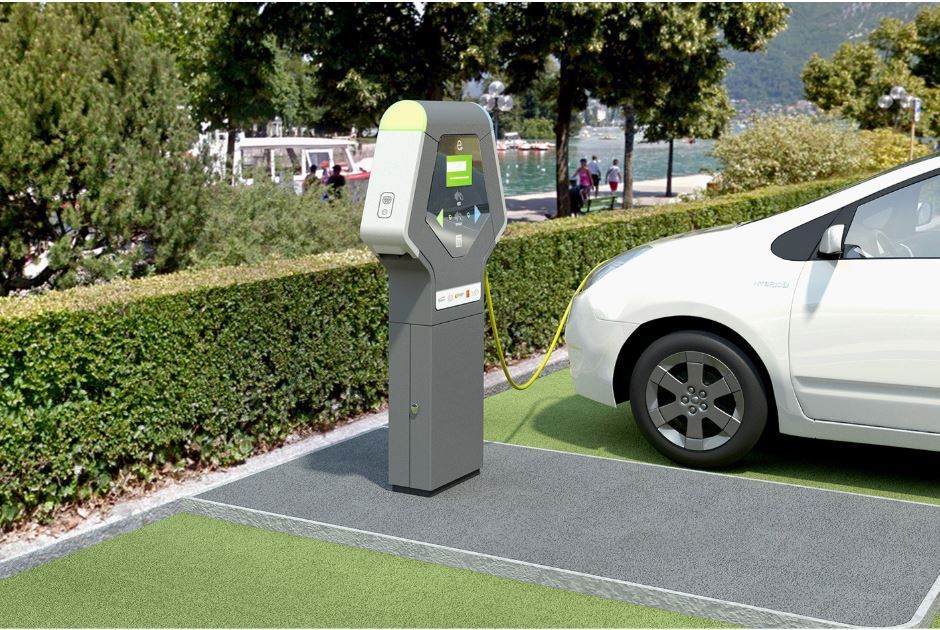 5 avantages de l’installation de bornes de recharge pour véhicules électriques sur le lieu de travail