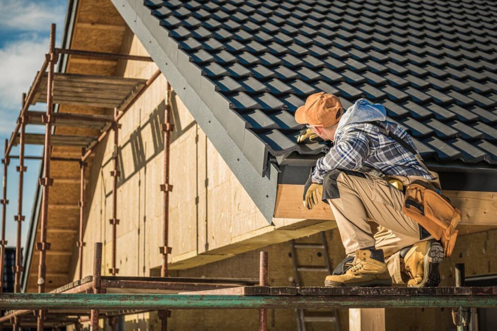 Comment bien choisir un couvreur pour la sécurité de son bâtiment ?