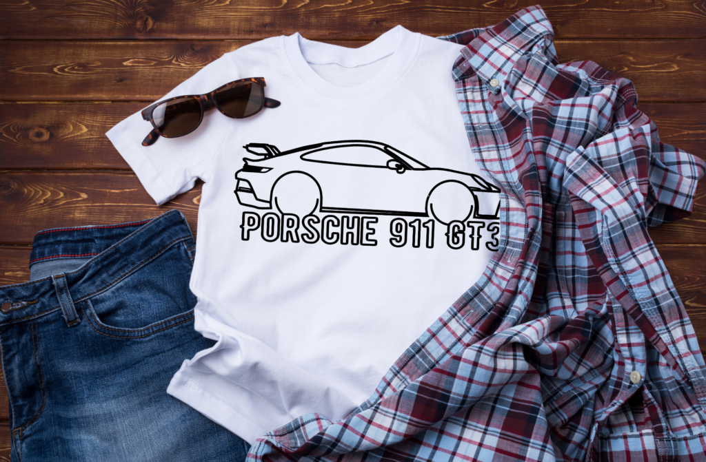 Découvrez le T-shirt Porsche 911 GT3,  un incontournable pour les amateurs de voitures de sport