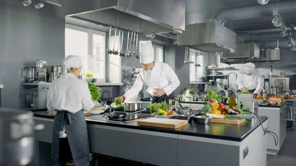 Équipez la cuisine industrielle de votre restaurant avec le meilleur matériel de cuisine
