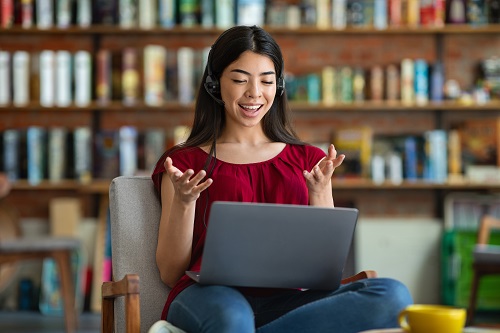 Les 5 raisons pour lesquelles les entreprises canadiennes adoptent les services de réceptionnistes virtuelles