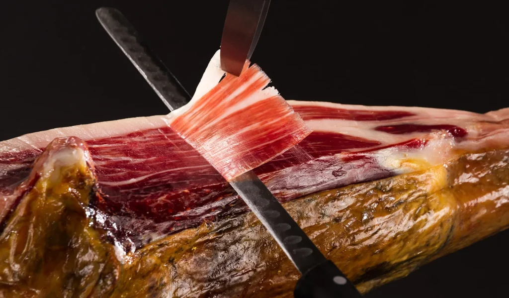 La richesse du goût avec le jambon pata negra, un délice espagnol