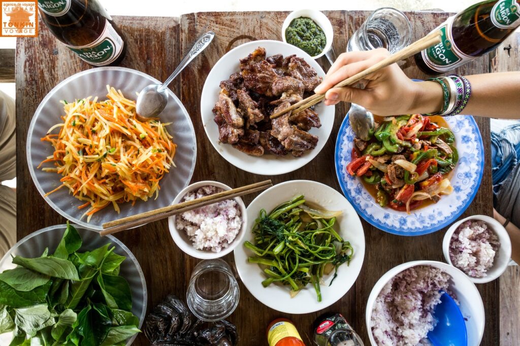 Les tours culinaires au Vietnam : découvrez la cuisine locale avec une agence spécialisée