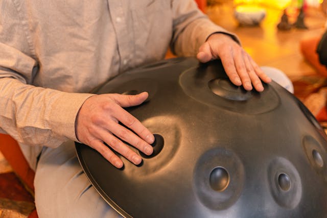 Méditation avec Handpan : L’Alliance Parfaite entre Son et Conscience