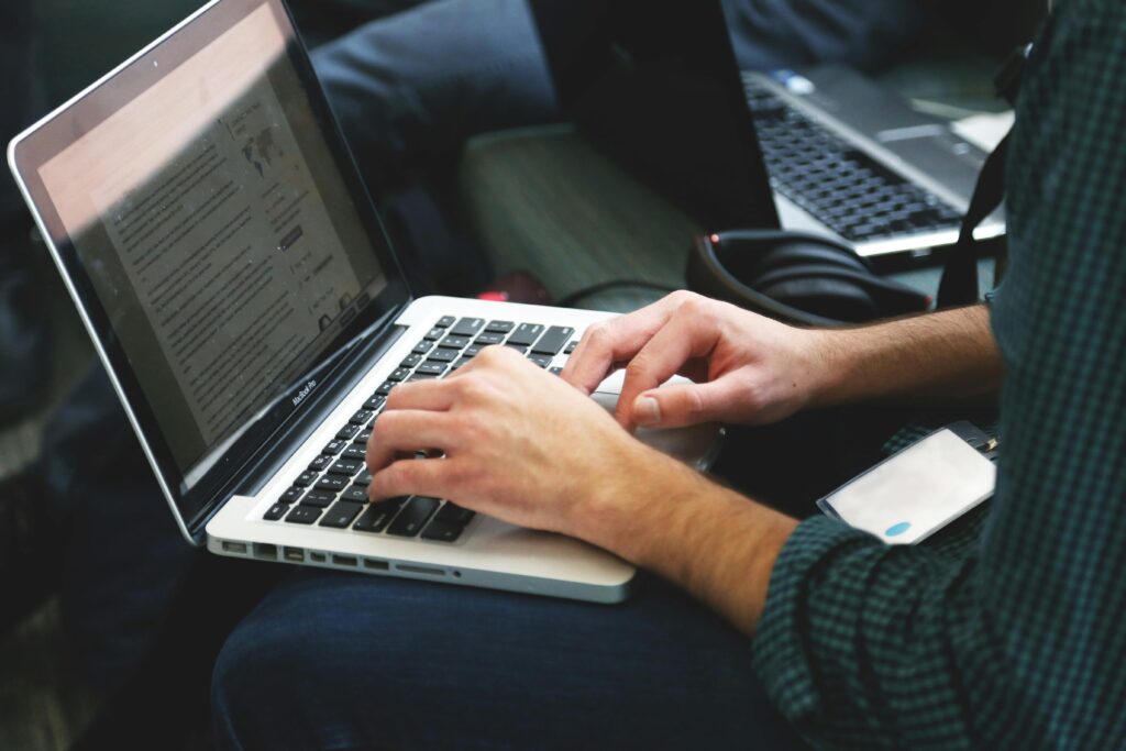 Pourquoi avoir un CV en ligne booste vos chances d’être recruté ?