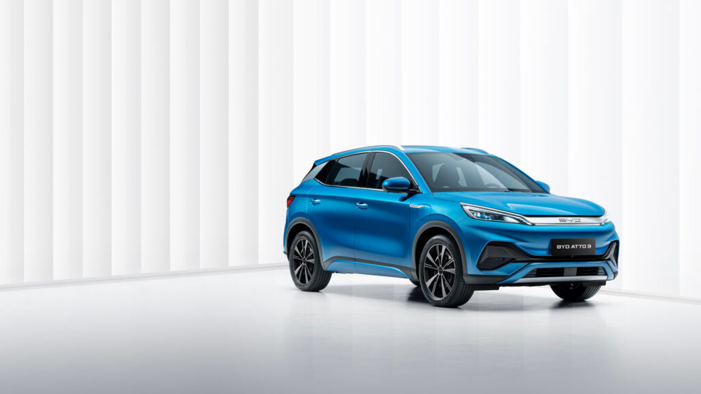 Voitures électriques chinoises en Europe : un tournant majeur entre succès commercial et défis d’adaptation