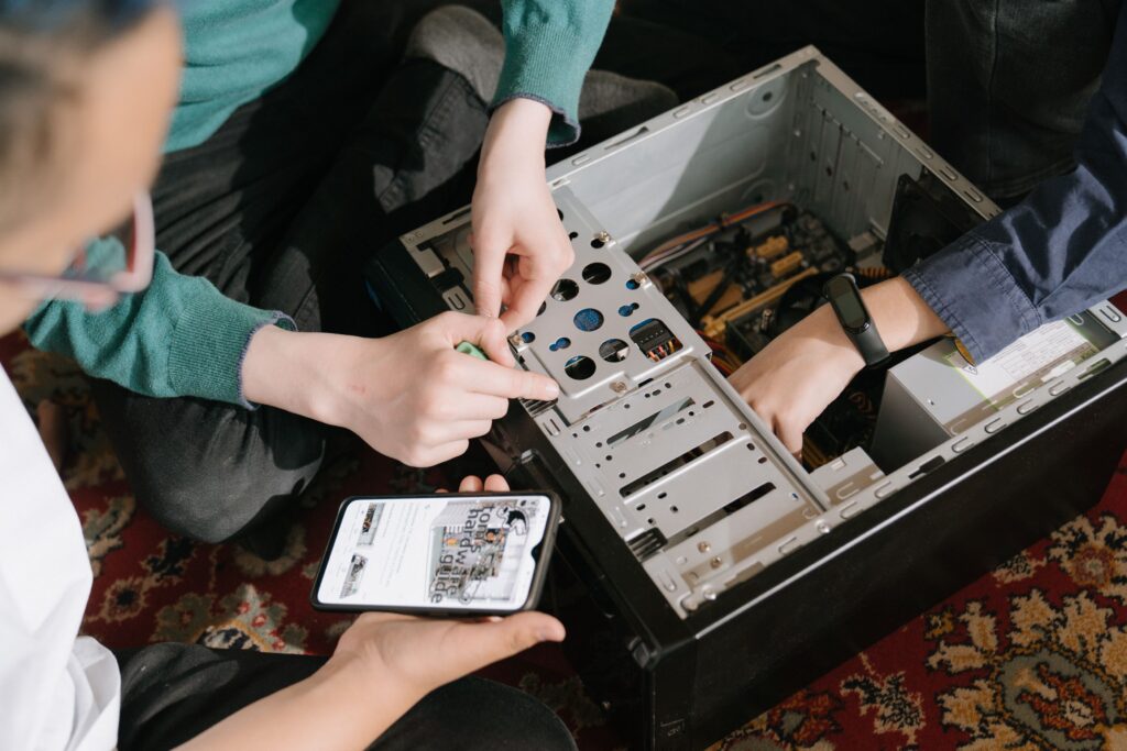 Assistance informatique à domicile : comment trouver le bon technicien ?